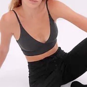 GAPbody black breathe bralette Sz medium NWT